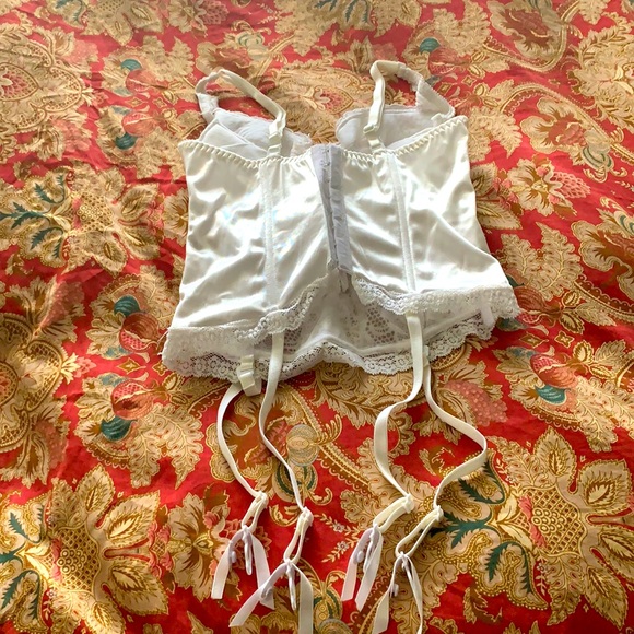 Corset - Picture 2 of 7